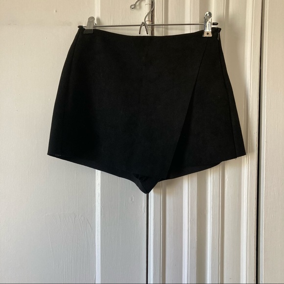Forever21 Faux Suede Skort - Picture 2 of 7